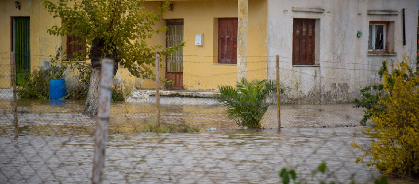 Βιβλικές καταστροφές στην Δυτική Ελλάδα από την κακοκαιρία - Θάφτηκε στην λάσπη (φωτό, βίντεο)